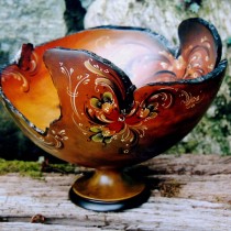Bark edge bowl decorated with rosemaling in the Turid original style
